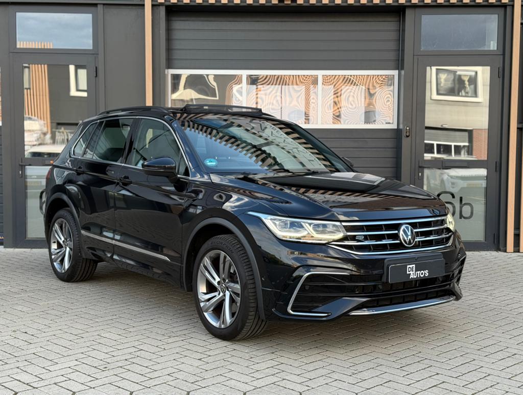 Volkswagen Tiguan 1.4 TSI eHybrid 245PK DSG / PANO / 360 CAM, Auto's, Volkswagen, Automaat, 1800 kg, 4 cilinders, Zwart