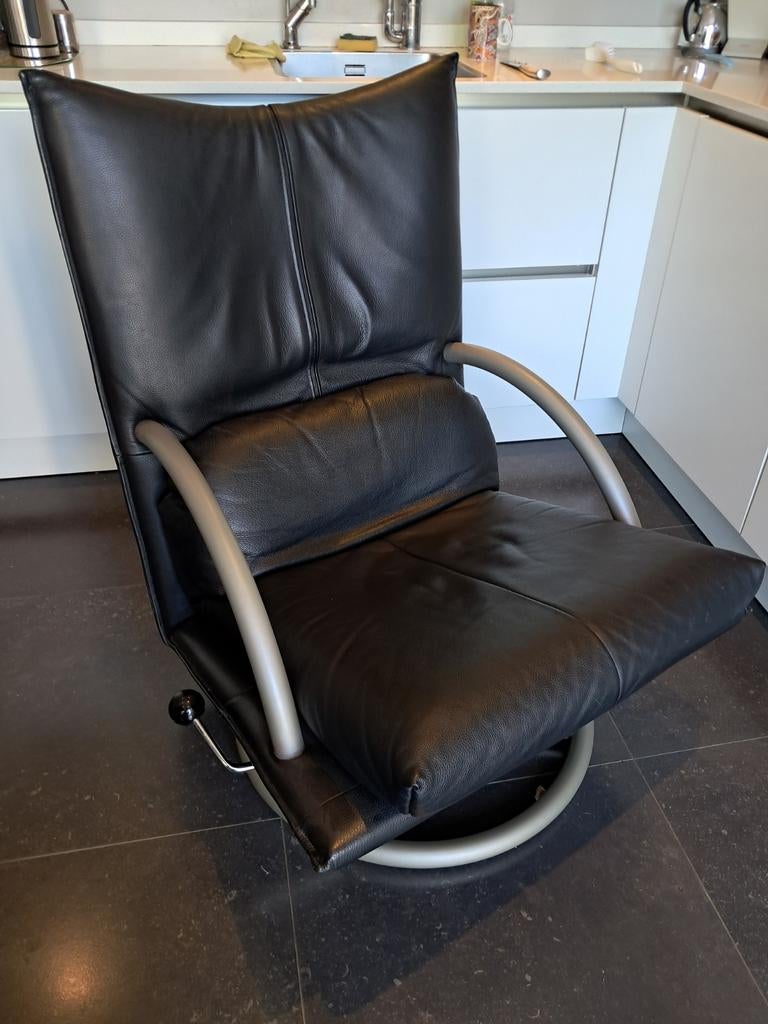Te koop Rolf Benz Torino fauteuil, kleur zwart leer, Huis en Inrichting, Fauteuils, Ophalen, 75 tot 100 cm, 50 tot 75 cm
