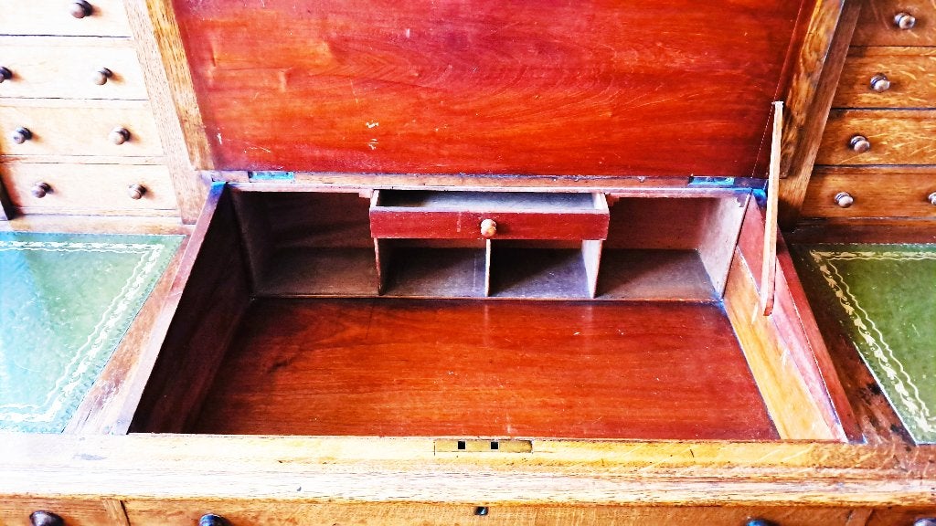 Foto 9 van Uniek Antiek Eiken Dickens Bureau (ca. 1910) – Blikvanger!