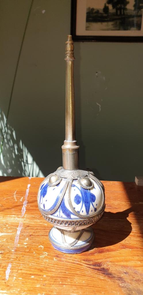 Arabisch rozenwater flesje ( keramiek met metalen filigraan), Ophalen of Verzenden