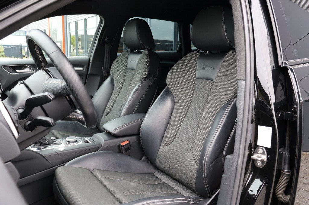 Audi A3 1.4 e-tron PHEV S-Line / Navi plus/ Trekhaak afnb. /, Gebruikt, Huisgarantie, 4 cilinders, Zwart