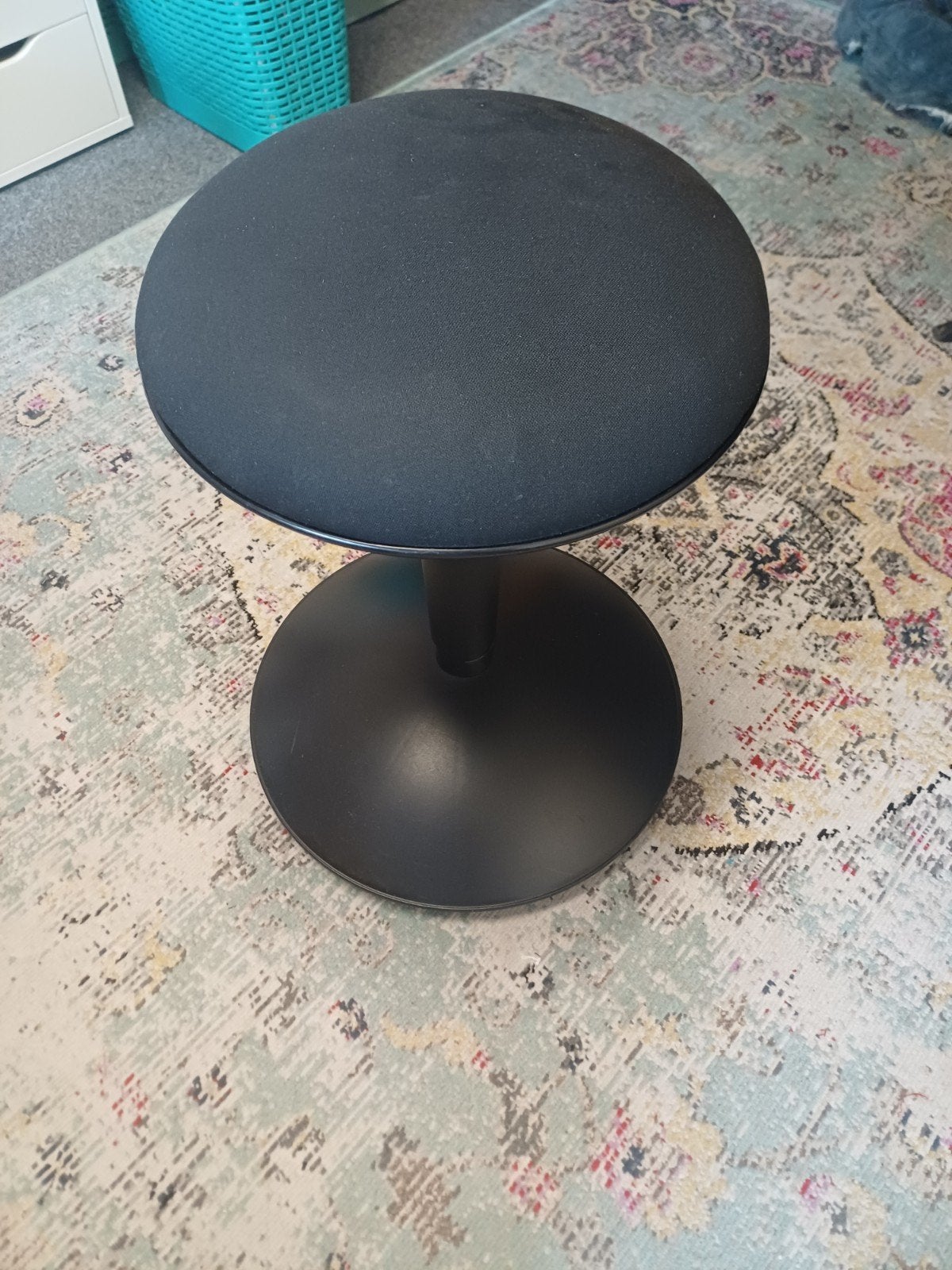 2x IKEA NILSERIK Zwart - Ergonomische Stahulp/Kruk, Ophalen, Twee, Zwart, Zo goed als nieuw