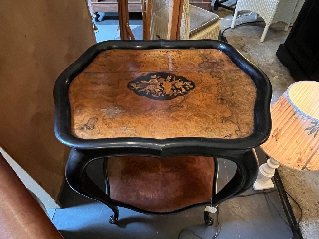 94) Antieke bijzettafel met op sierlijke poten., Ophalen