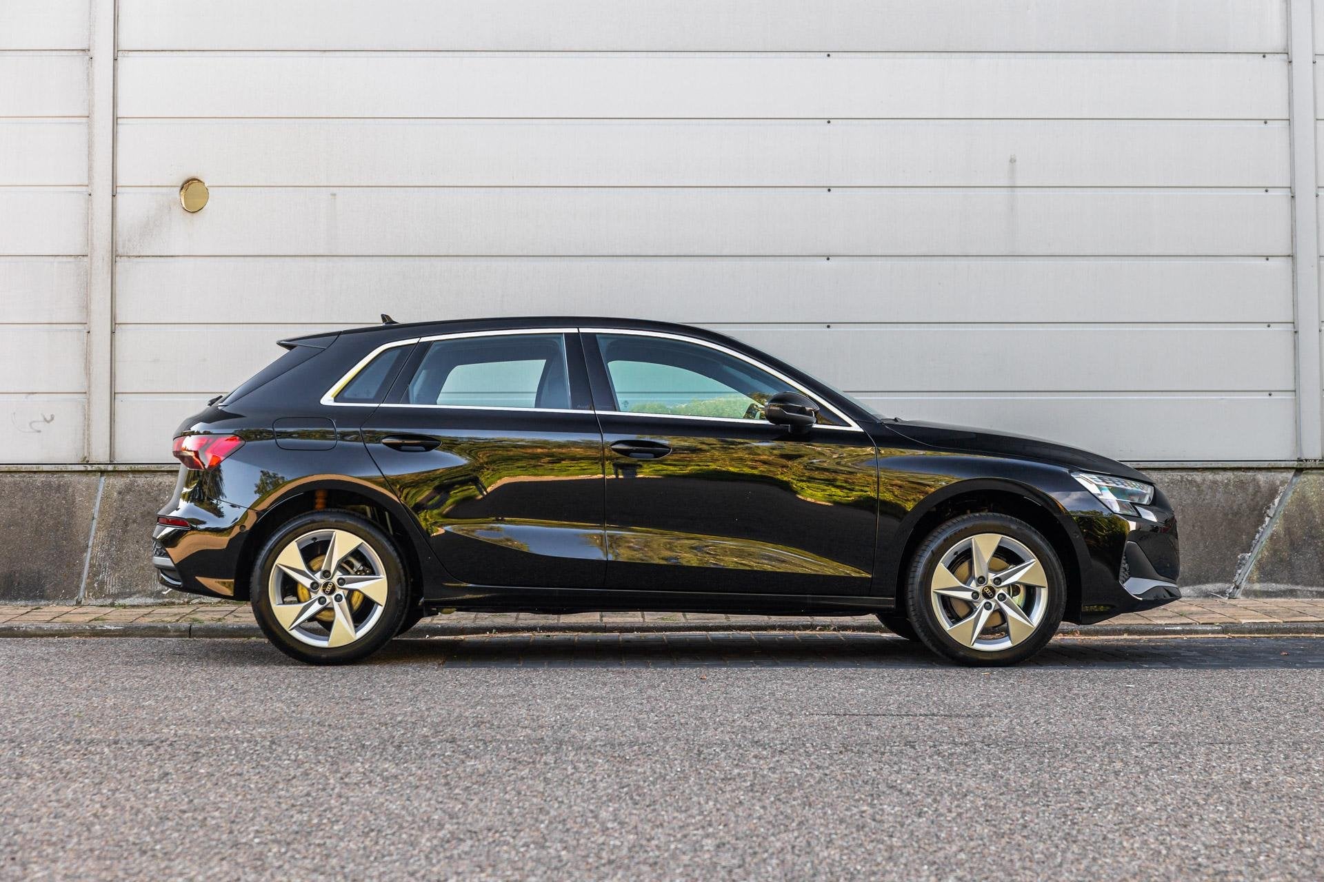 Audi A3 Sportback 30 TFSI 115pk Advanced Edition | Assistent, 4 cilinders, 1290 kg, 116 pk, Zwart