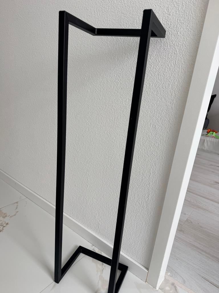 Zwart metalen handdoekrek / kledingrek, Ophalen, Zo goed als nieuw