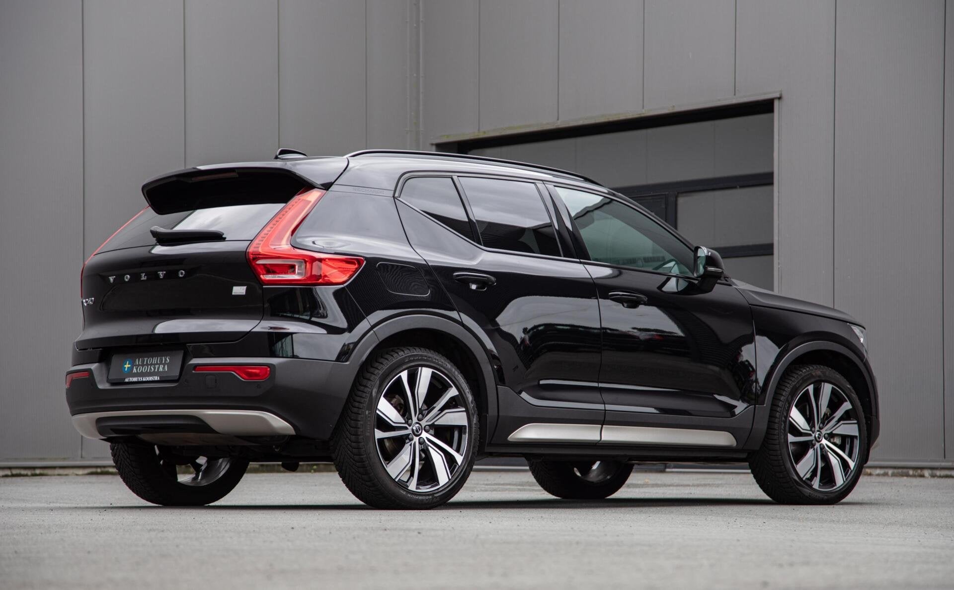 Volvo XC40 1.5 T5 Recharge R-Design MY2022|Leder/alcantara|H, Auto's, Zwart, Bedrijf, Hybride Elektrisch/Benzine, 3 cilinders