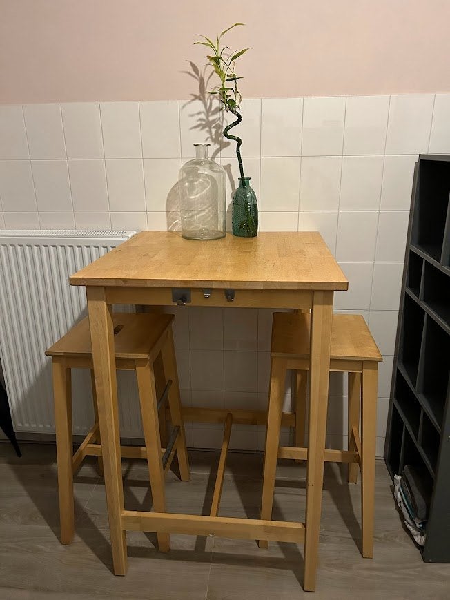 Ikea Barset tafel en 2 barkrukken massief hout - bosse, Ophalen, Gebruikt, 60 tot 90 cm, Hout