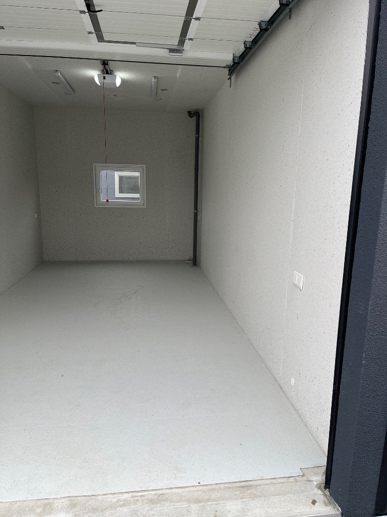 Garagebox Alphen aan den Rijn met raam