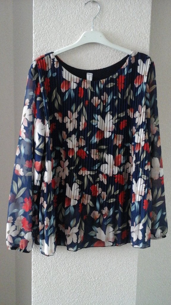 Mooie top.  New Collection.   Maat  M, Kleding | Dames, Maat 38/40 (M), Zwart, Ophalen of Verzenden, Zo goed als nieuw