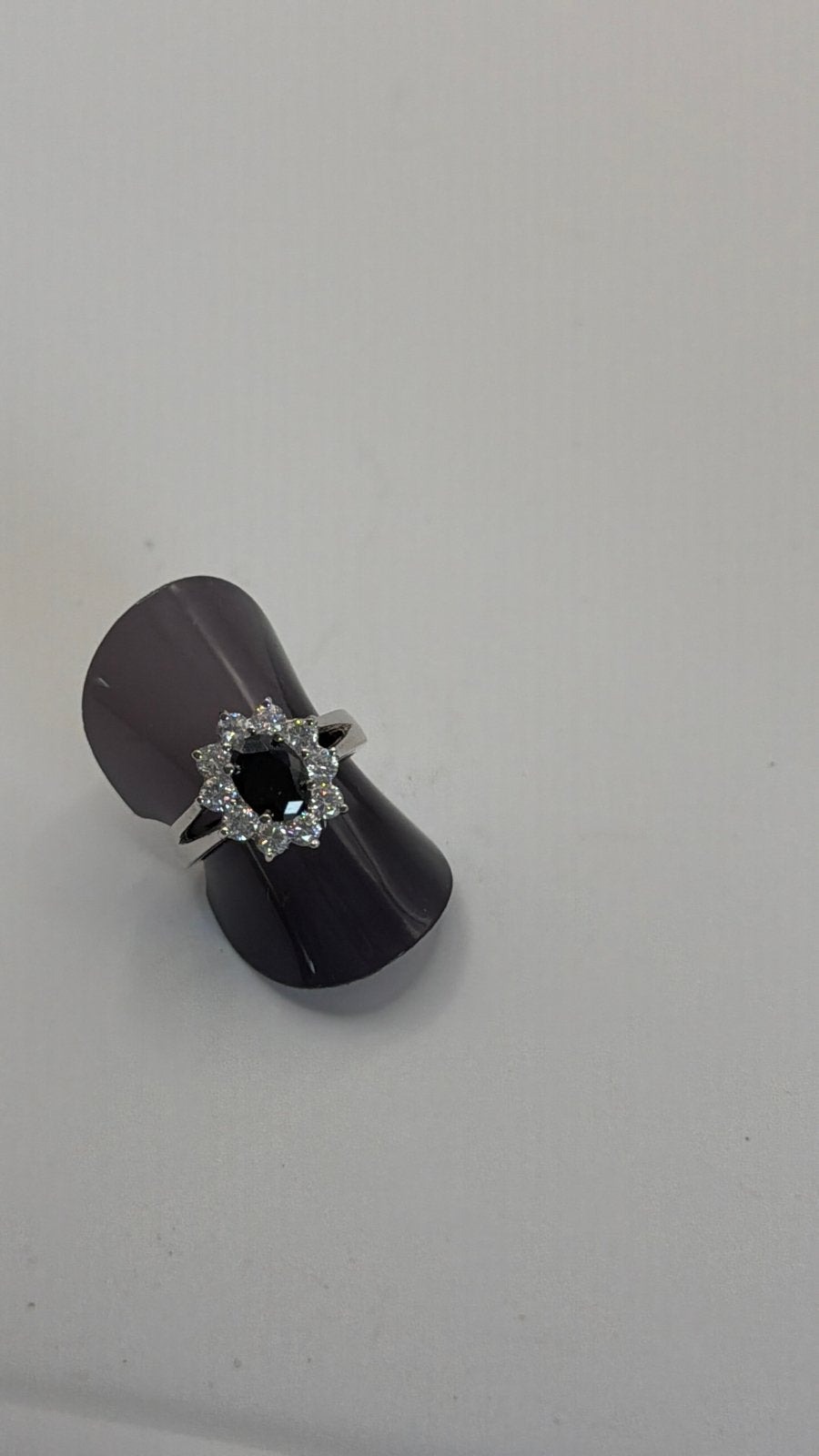 Elegante Diana-stijl Ring met Zwarte Onyx en Zirkonia mt 17, Zwart, Nieuw, Ophalen of Verzenden, 17 tot 18