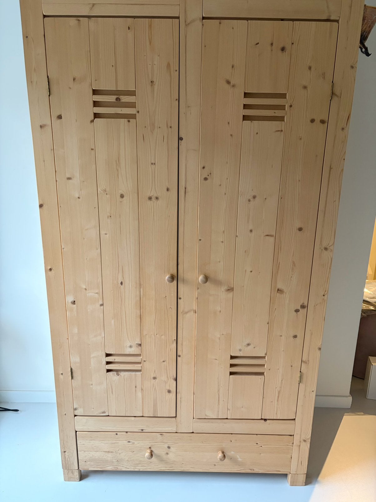 Massief houten lockerkast met lade, Ophalen, Gebruikt, 100 tot 150 cm, Met lade(s)