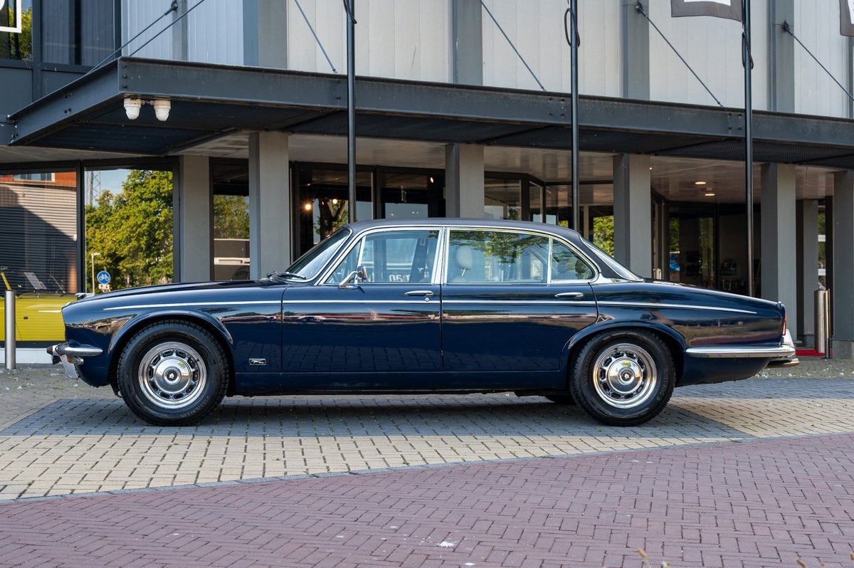 Jaguar XJ 5.3 V12 (bj 1976, automaat), Gebruikt, 12 cilinders, Blauw, Bedrijf