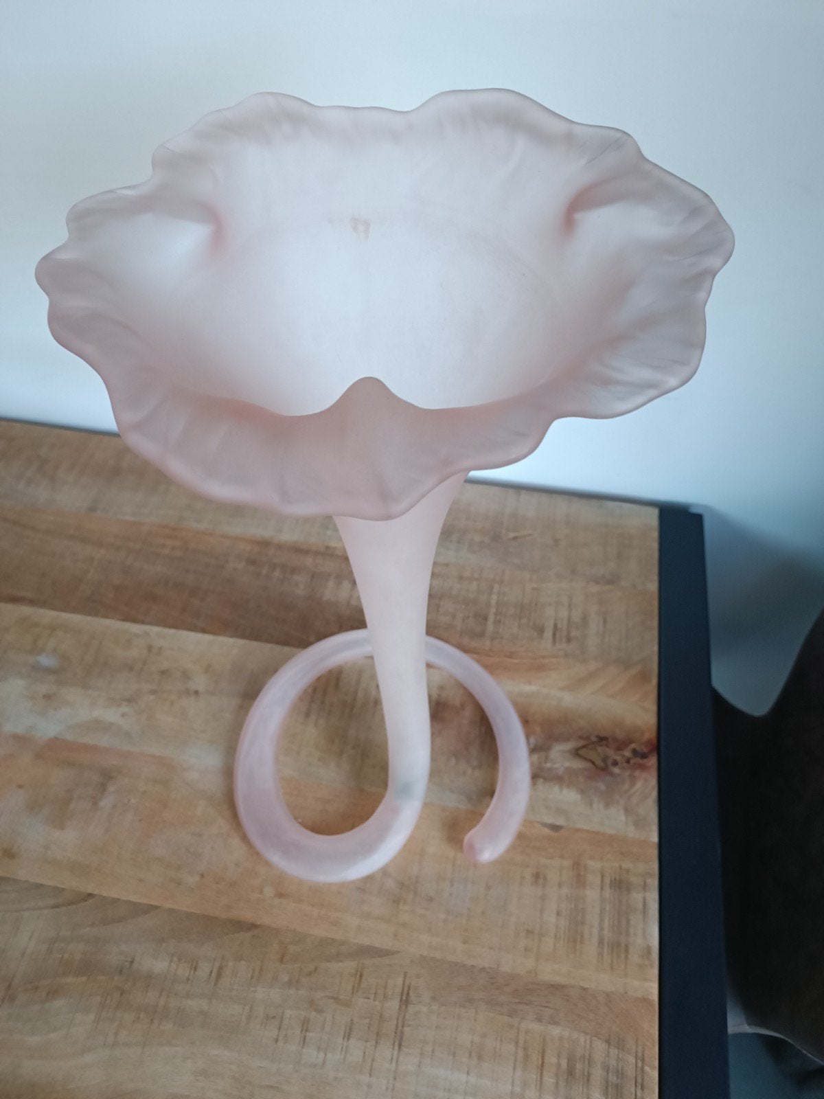 Italiaanse Design Lelie vaas Murano stijl mat roze glas 52cm, Ophalen, Zo goed als nieuw, Roze, Glas