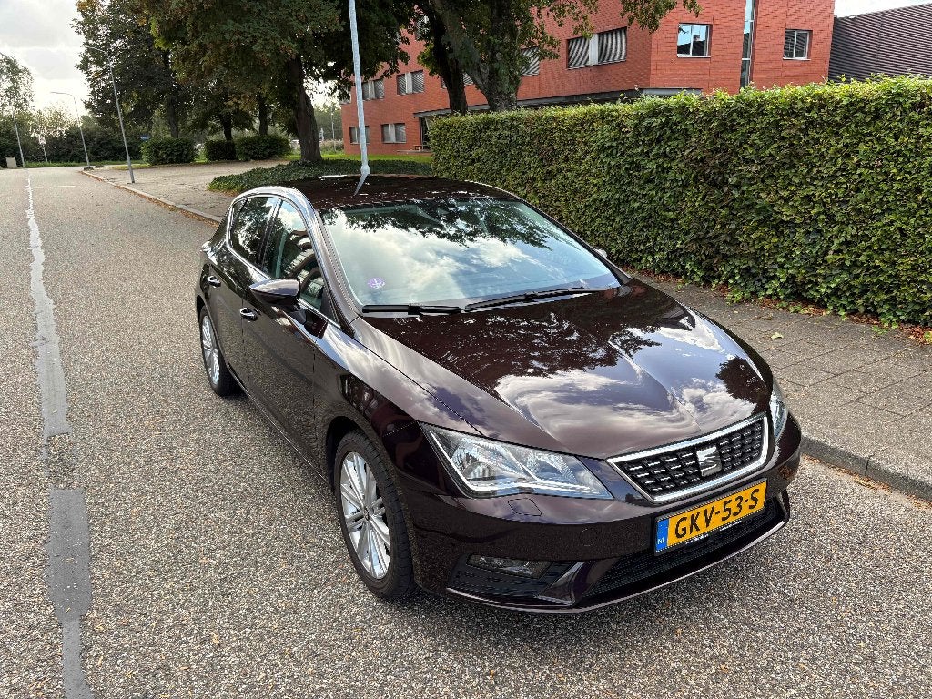 Seat Leon 1.5 TSI Xcellence 2019 beurt nieuw + set wint band, Auto's, Voorwielaandrijving, Dealer onderhouden, Leon, Lane Keeping Assist