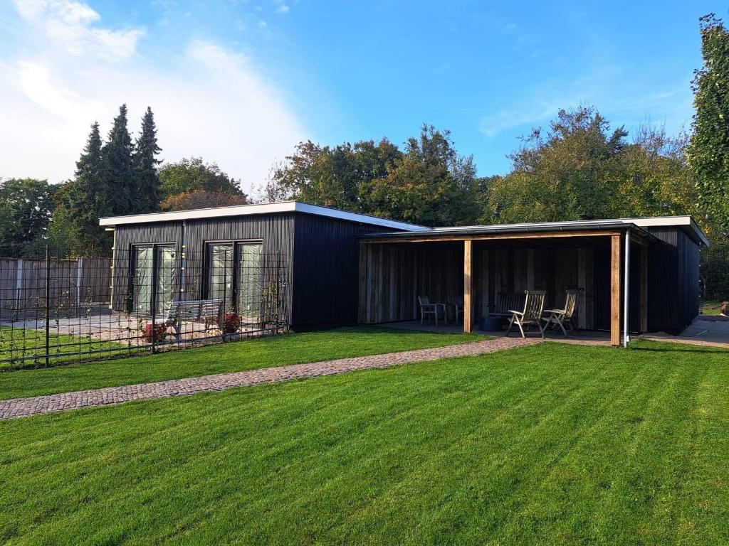 Zwarte gevelbekleding - houten planken - Modiwood, Doe-het-zelf en Verbouw, Platen en Panelen, Info@bekobe.nl, 20 tot 50 mm, Vijfhuizenweg