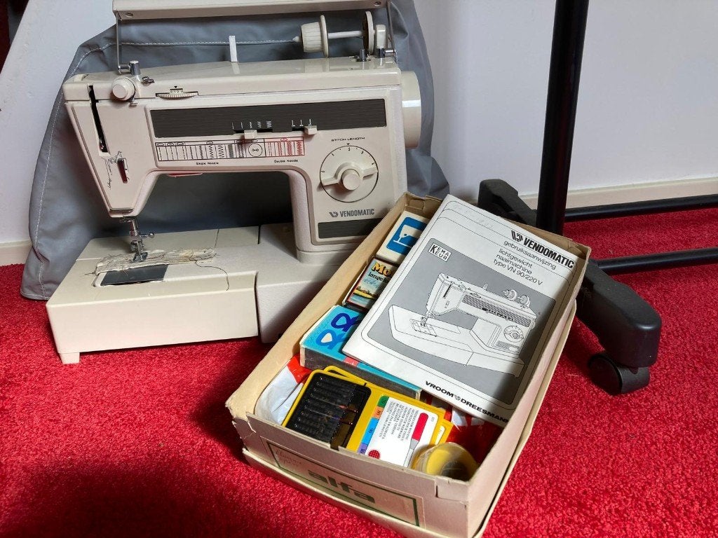 Vendomatic VN90 naaimachine, Hobby en Vrije tijd, Naaimachines en Toebehoren, Ophalen, Zo goed als nieuw, Naaimachine, Overige merken