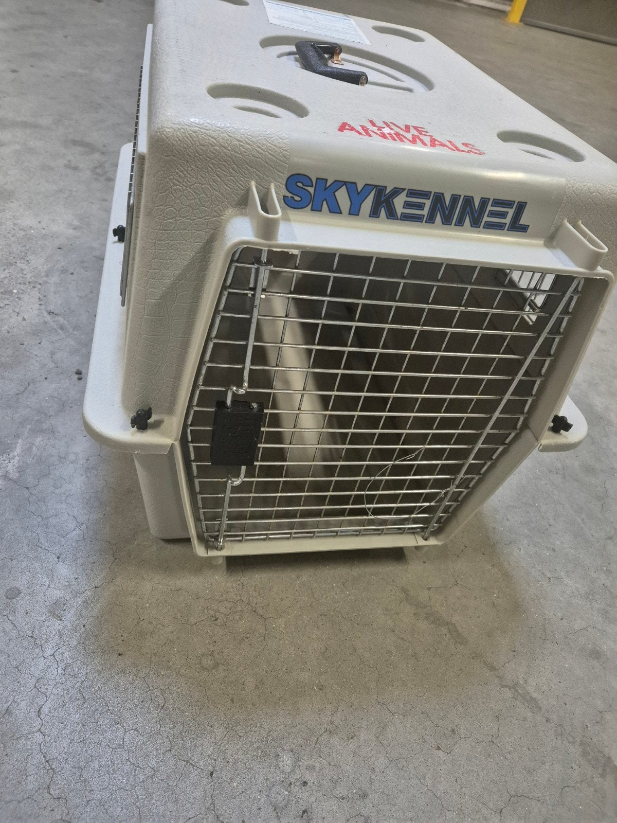 skykennel transportbox voor dieren, Dieren en Toebehoren, Ophalen of Verzenden, Zo goed als nieuw