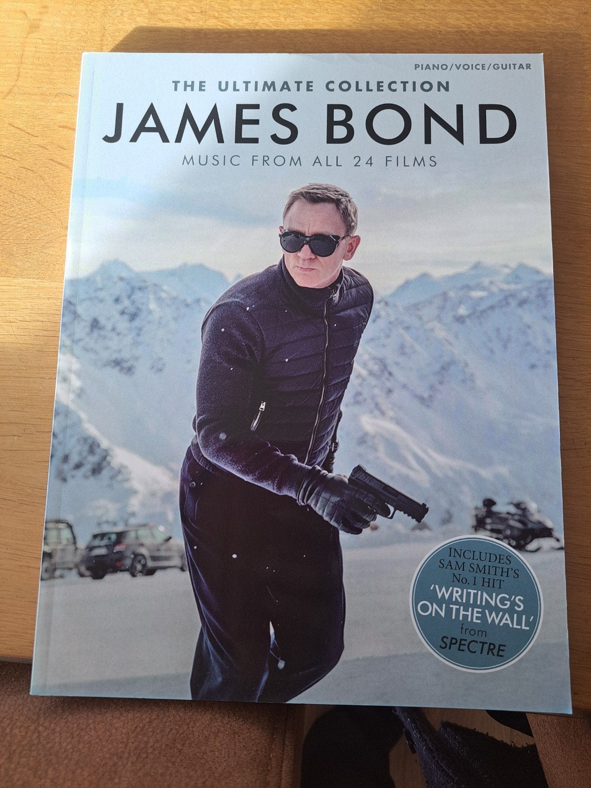 James Bond: The Ultimate Collection - Piano/Zang/Gitaar, Filmmuziek en Soundtracks, Nieuw, Gitaar, Ophalen of Verzenden