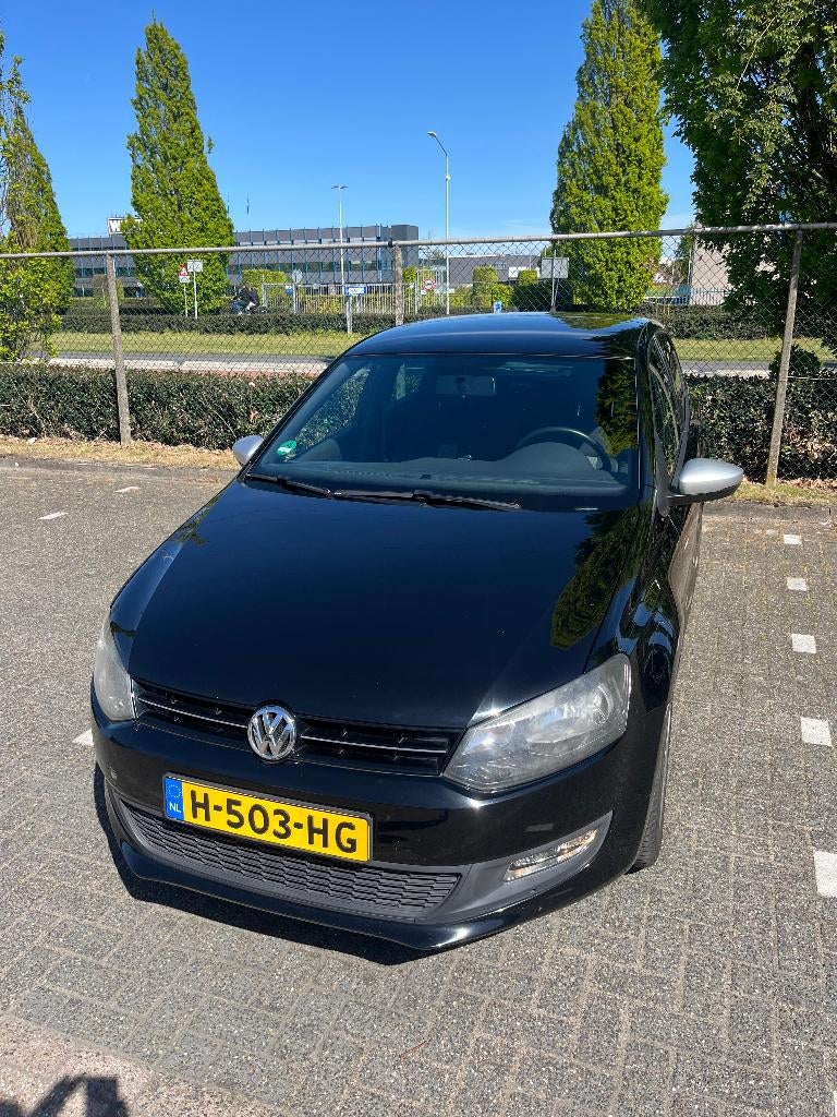 Volkswagen Polo 1.2 TSI  2012 Zwart, Voorwielaandrijving, Stof, 40 €/maand, Zwart
