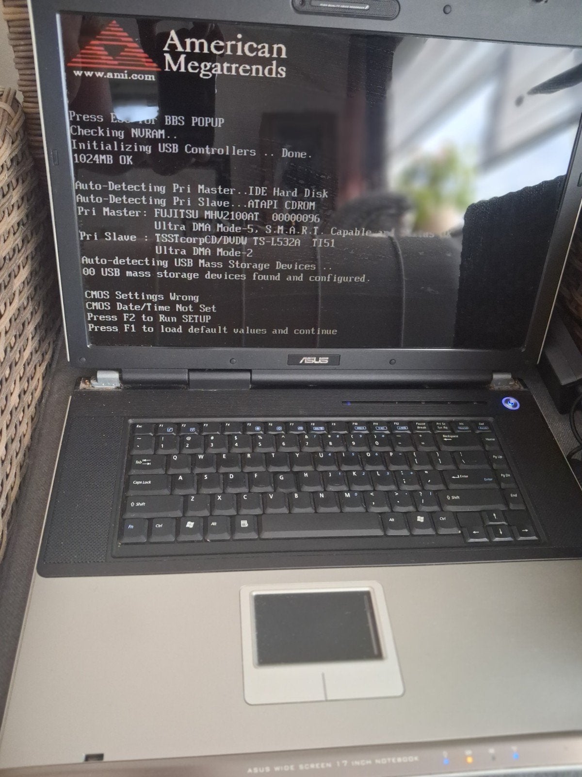 ASUS Laptop - 17 inch scherm - Werkt niet, Computers en Software, Windows Laptops, Minder dan 4 GB, Qwerty, ASUS, Onbekend