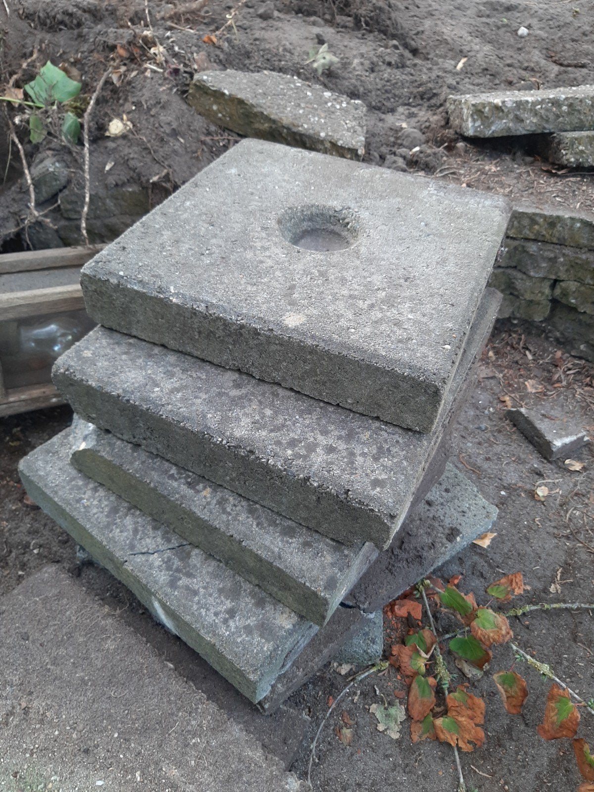 Knikkertegels -Betonnen terrastegels met gat - Gebruikt, Ophalen, Gebruikt, Minder dan 5 m², Beton