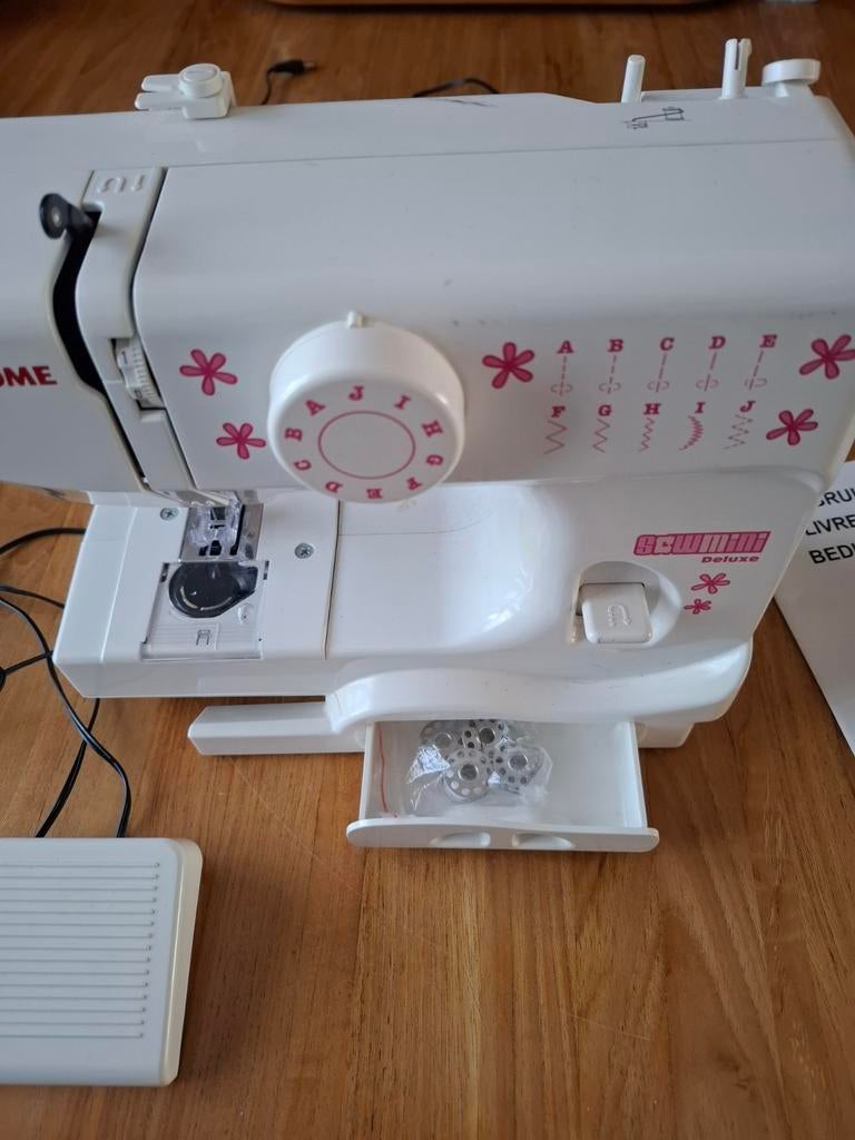 Janome Sew Mini De Luxe Naaimachine - Compact en Compleet, Hobby en Vrije tijd, Naaimachines en Toebehoren, Ophalen of Verzenden