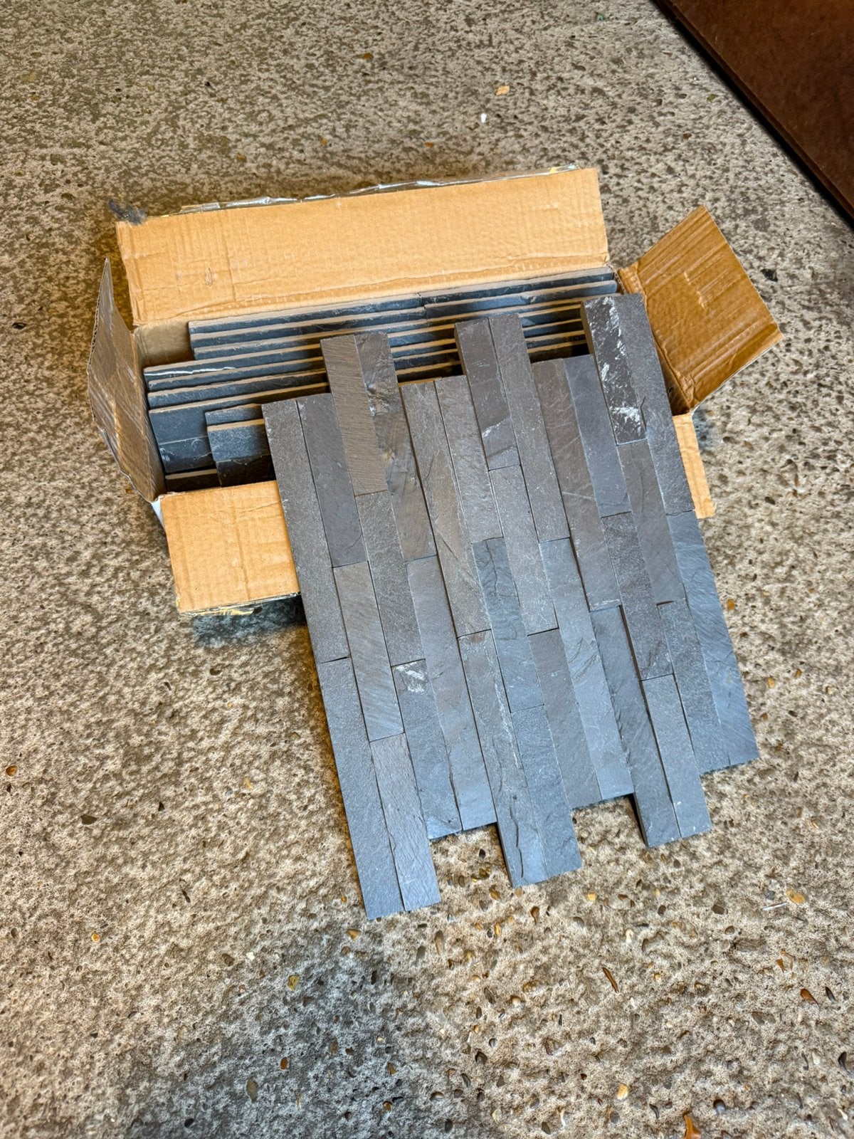 9 m² zwarte leisteen wandstrips 10x40 cm (21 dozen), Doe-het-zelf en Verbouw, Tegels, Ophalen, Overige materialen, Wandtegels