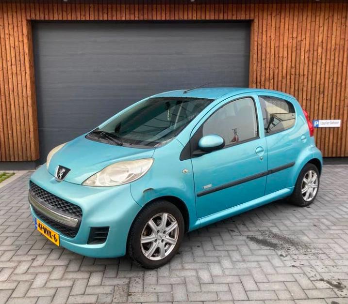 Peugeot 107 luxe model 2010  met Airco en nieuwe apk, 4 stoelen, 68 pk, Bedrijf, Geïmporteerd