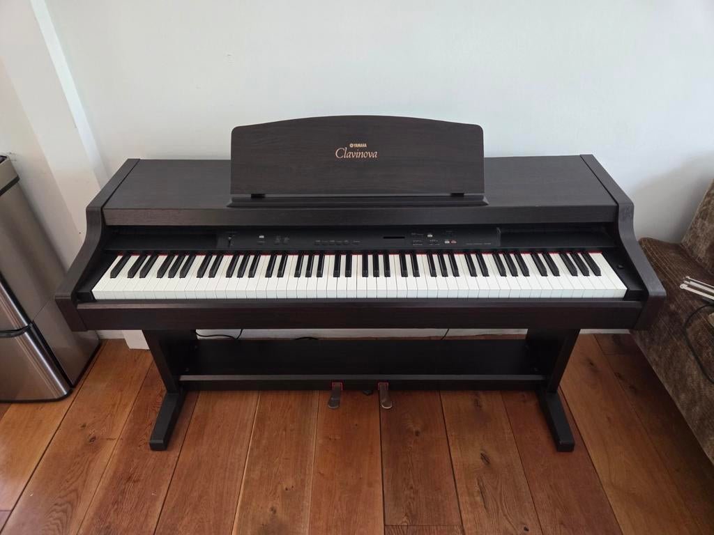 Yamaha Clavinova CLP 820, Ophalen, Bruin, Digitaal, Zo goed als nieuw