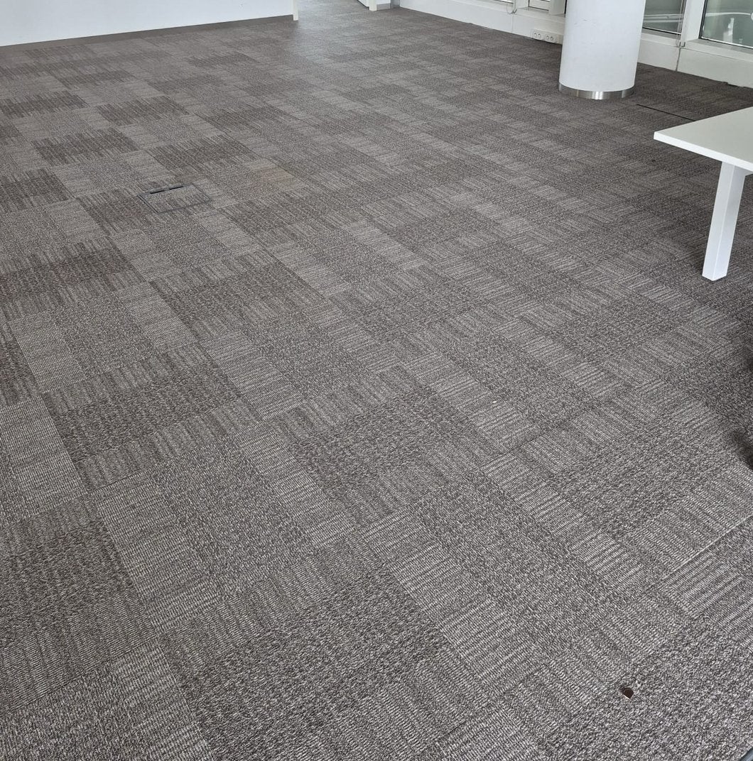 Tapijtegels 50x50 cm grijs ca 1600 stuks (400m2), Huis en Inrichting, Stoffering | Vloerbedekking, Ophalen, Q, 75 m² of meer, Q