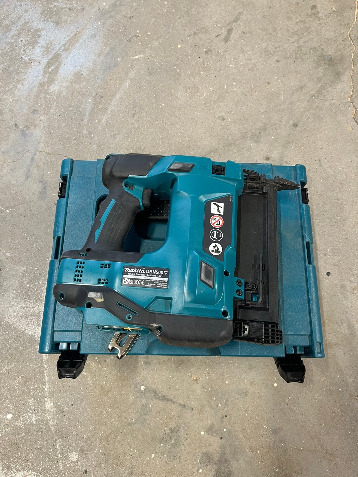Makita DBN500Z 18V Accu tacker in Mbox, Doe-het-zelf en Verbouw, Ophalen, Zo goed als nieuw, Tacker/nietmachine, Makita