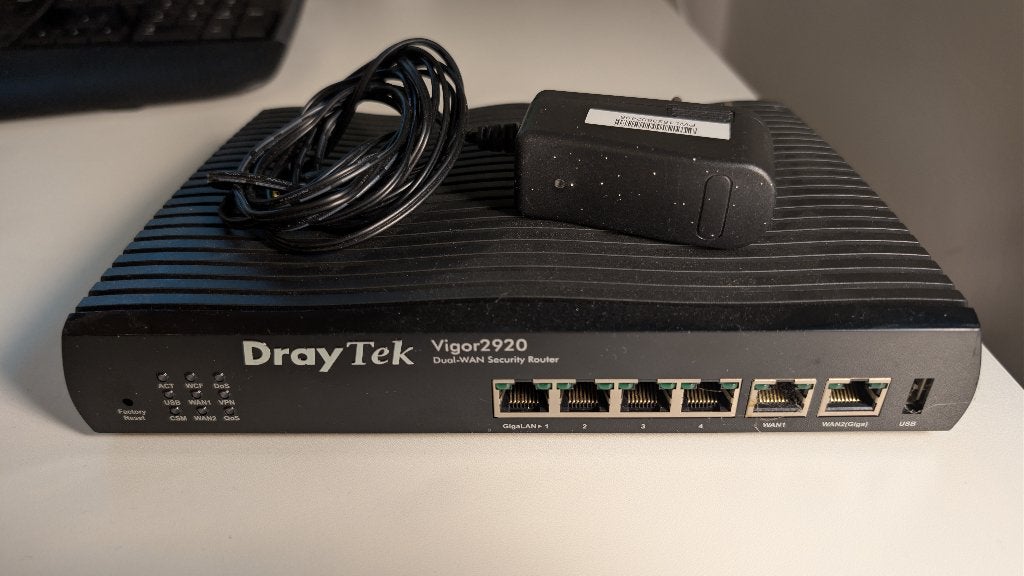 Draytek Vigor 2920 Dual-Wan Security Router, Computers en Software, Ophalen, Zo goed als nieuw, Router, Dray-Tek