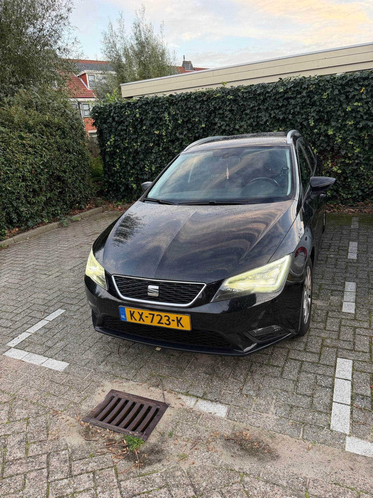 Seat Leon 1.6 TDI 110pk 2016 Zwart, Auto's, Voorwielaandrijving, 4 cilinders, Leon, Zwart