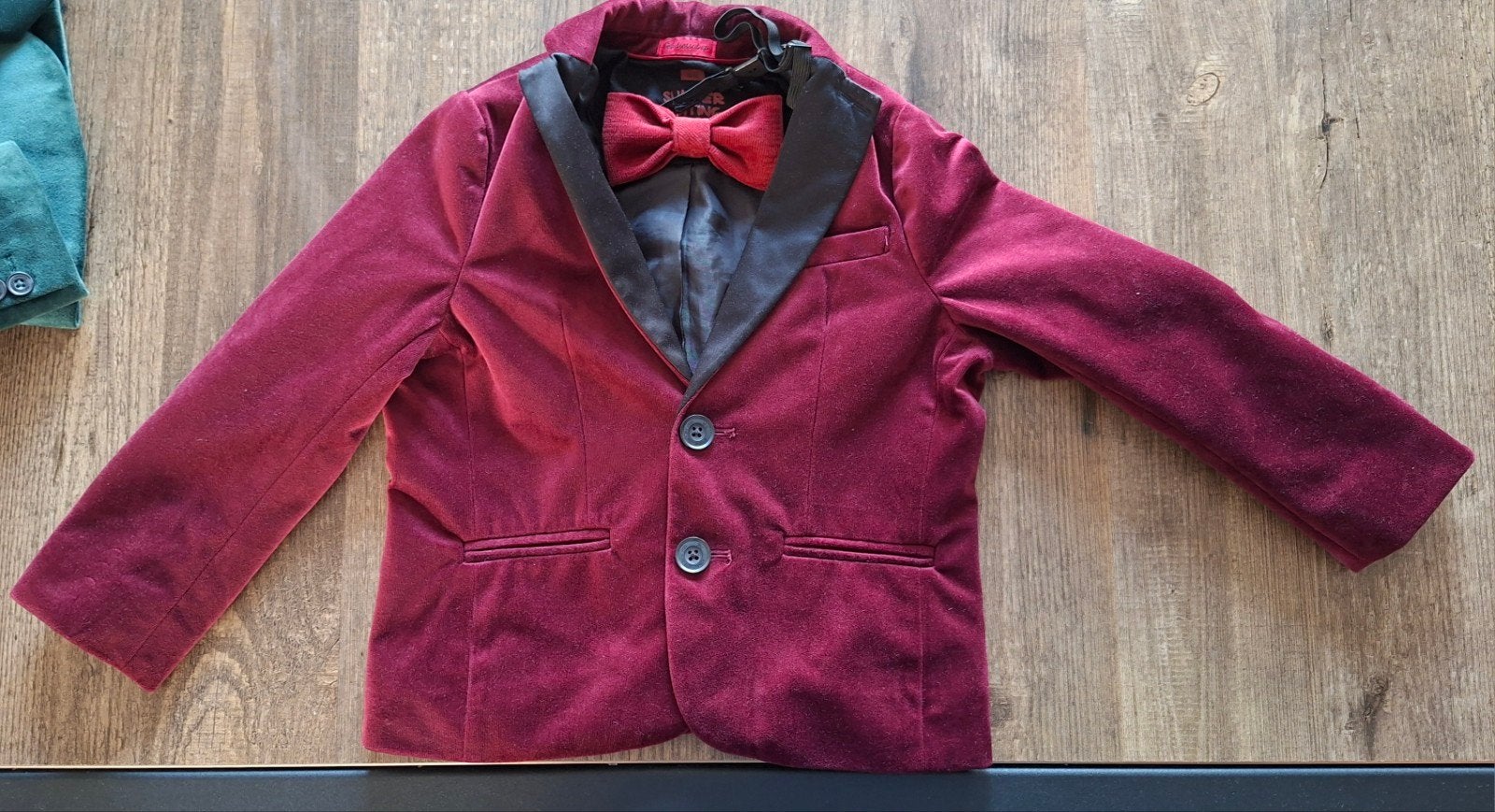 Z.G.A.N. WE Bordeaux rode blazer en vlinderstrik, Kinderen en Baby's, Ophalen of Verzenden, Zo goed als nieuw, Jas, Jongen