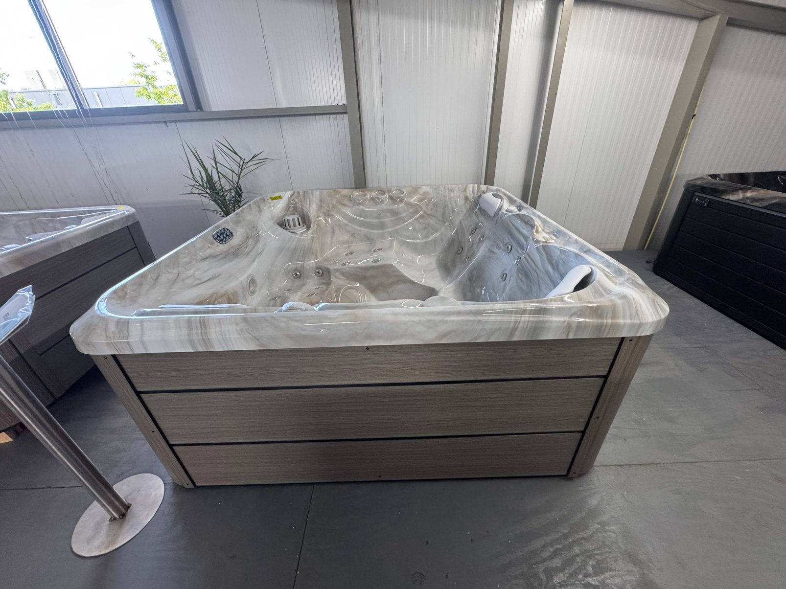 Foto 2 van Venezia luxe balboa spa 5 pers 2 jr garantie incl cover