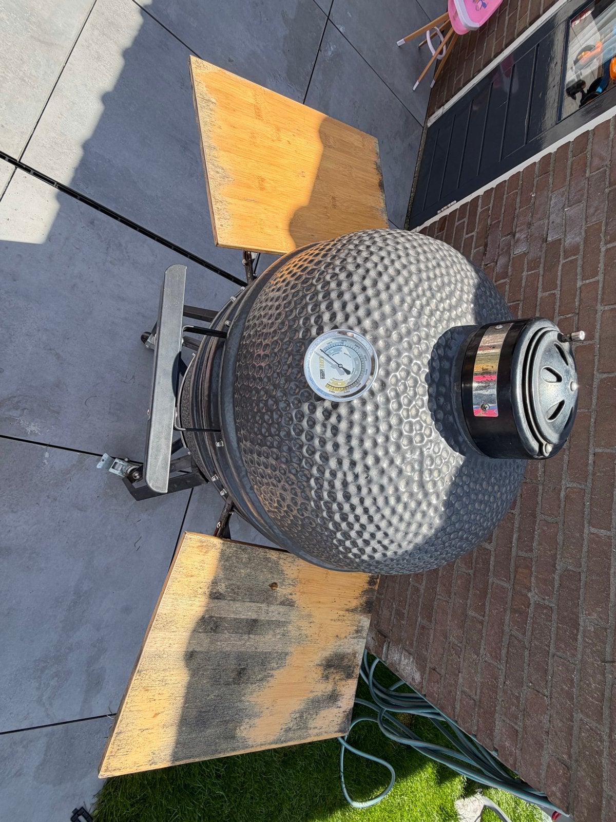 Grill Guru Kamado BBQ met onderstel en zijtafels M, Ophalen, Gebruikt