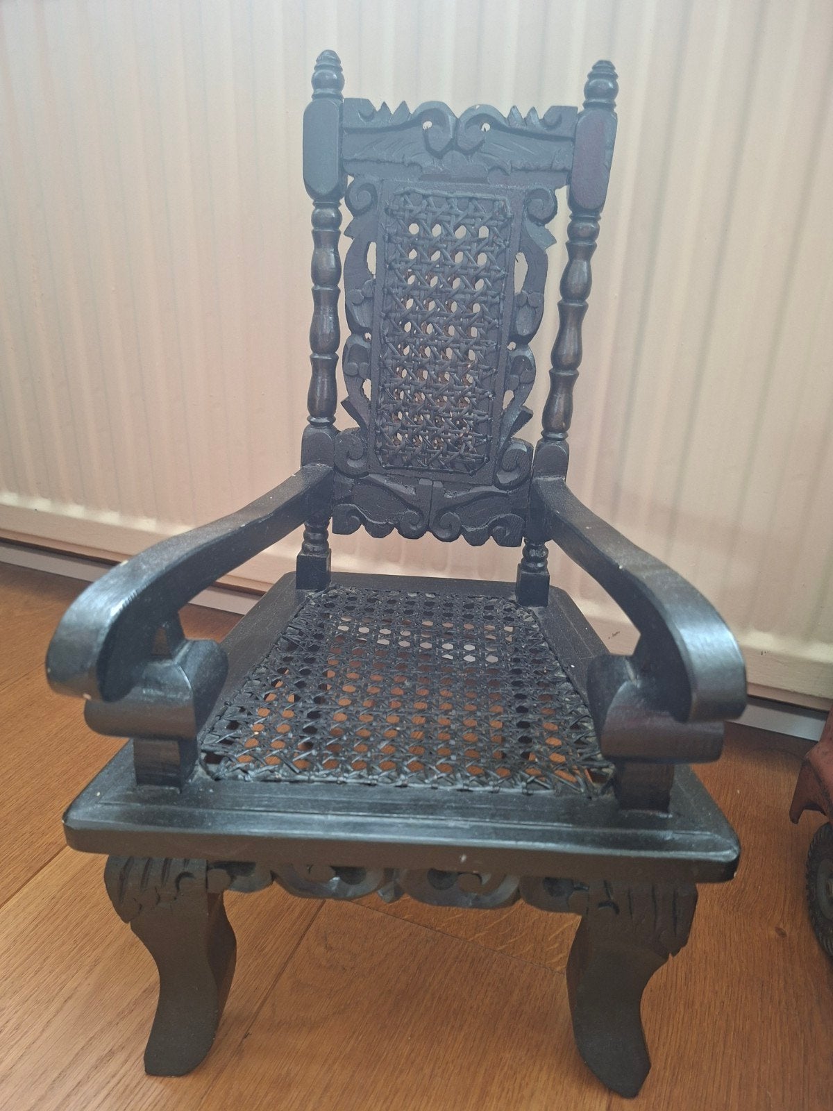 Antieke poppenstoel van hout met rieten zitting, Ophalen of Verzenden