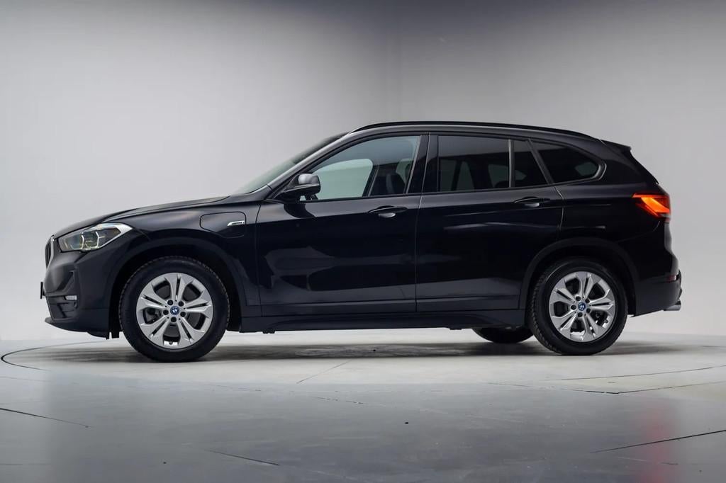 BMW X1 xDrive25e Executive [ LED Navi prof. Leder Stoelverwa, Gebruikt, 750 kg, 4 stoelen, Zwart