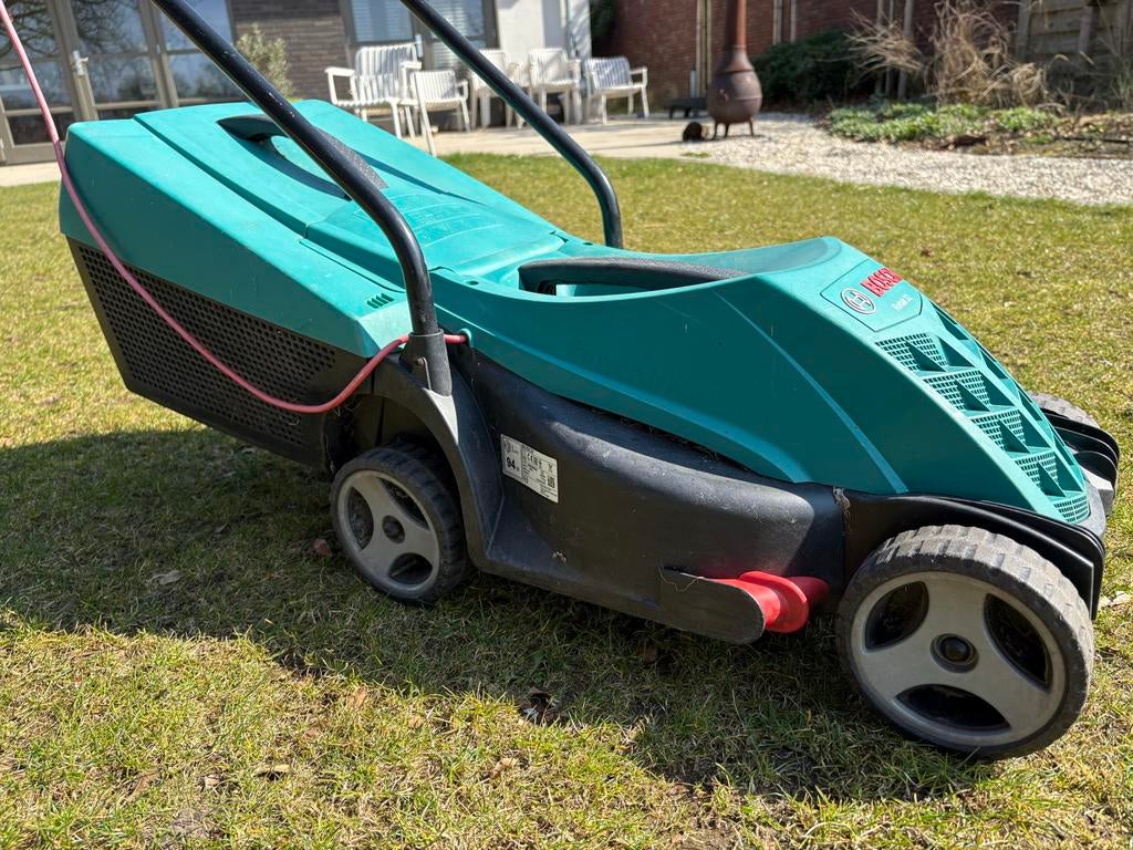 Bosch Rotak 32 grasmaaier, Tuin en Terras, Grasmaaiers, Ophalen, Cirkelmaaier, Gebruikt, Elektrische grasmaaier