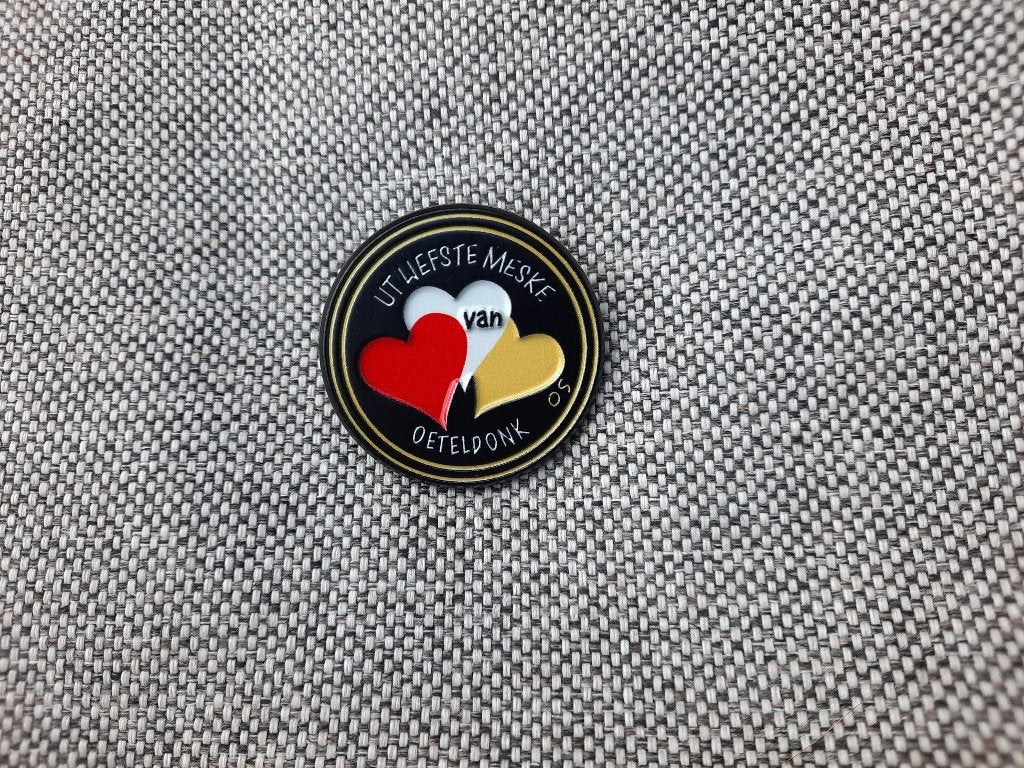 1 carnaval pin me Ut Liefske Meske van Oeteldonk te koop, Ophalen of Verzenden, Nieuw, Overige onderwerpen, Speldje of Pin