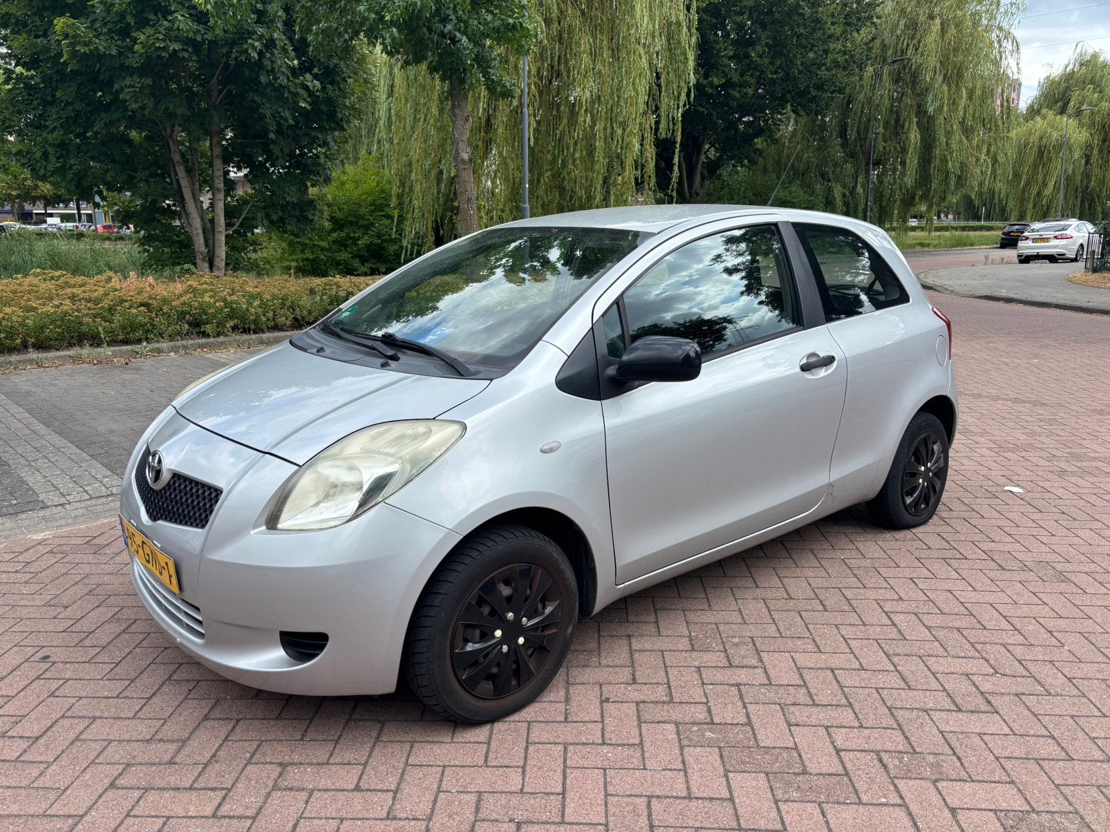 Toyota Yaris 1.0 12V Vvt-i 3DR Terra 2008 Grijs, Auto's, Toyota, Voorwielaandrijving, 40 €/maand, Origineel Nederlands, Metallic lak