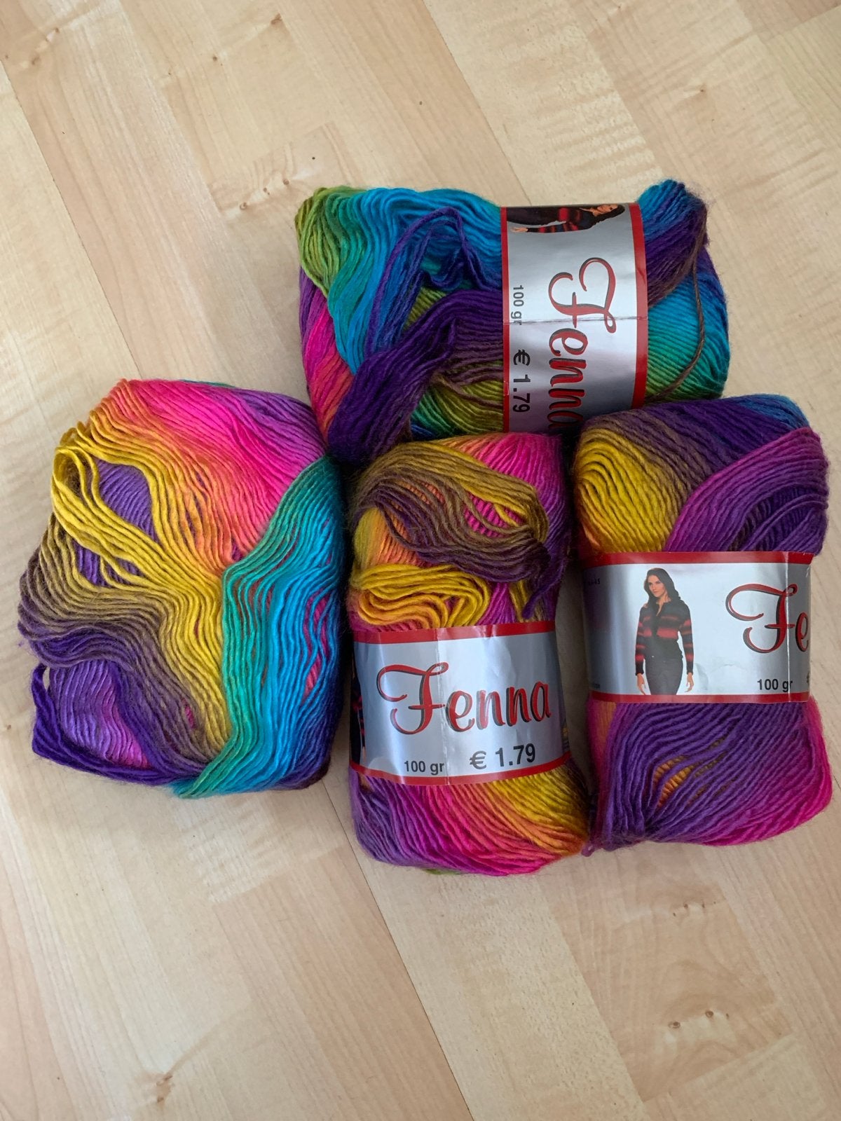 Fenna garen Wibra - 4 bollen regenboog kleuren, Ophalen of Verzenden, Nieuw, Breien of Haken, Wol of Garen