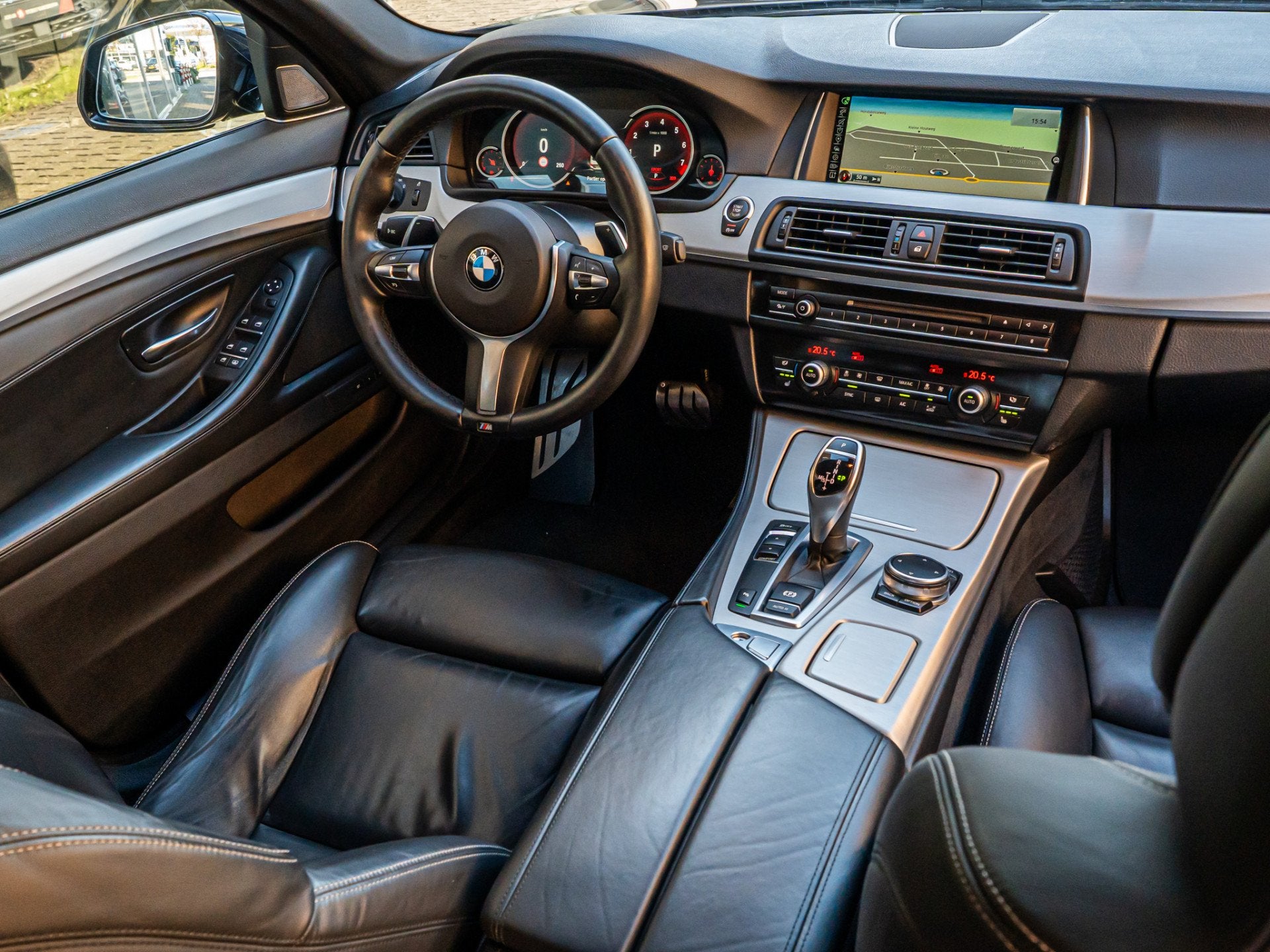 BMW 5 Serie 535i High Exe M-Sport ORG NL HUD SHADOW LINE MEM, Achterwielaandrijving, Gebruikt, Euro 6, 2000 kg
