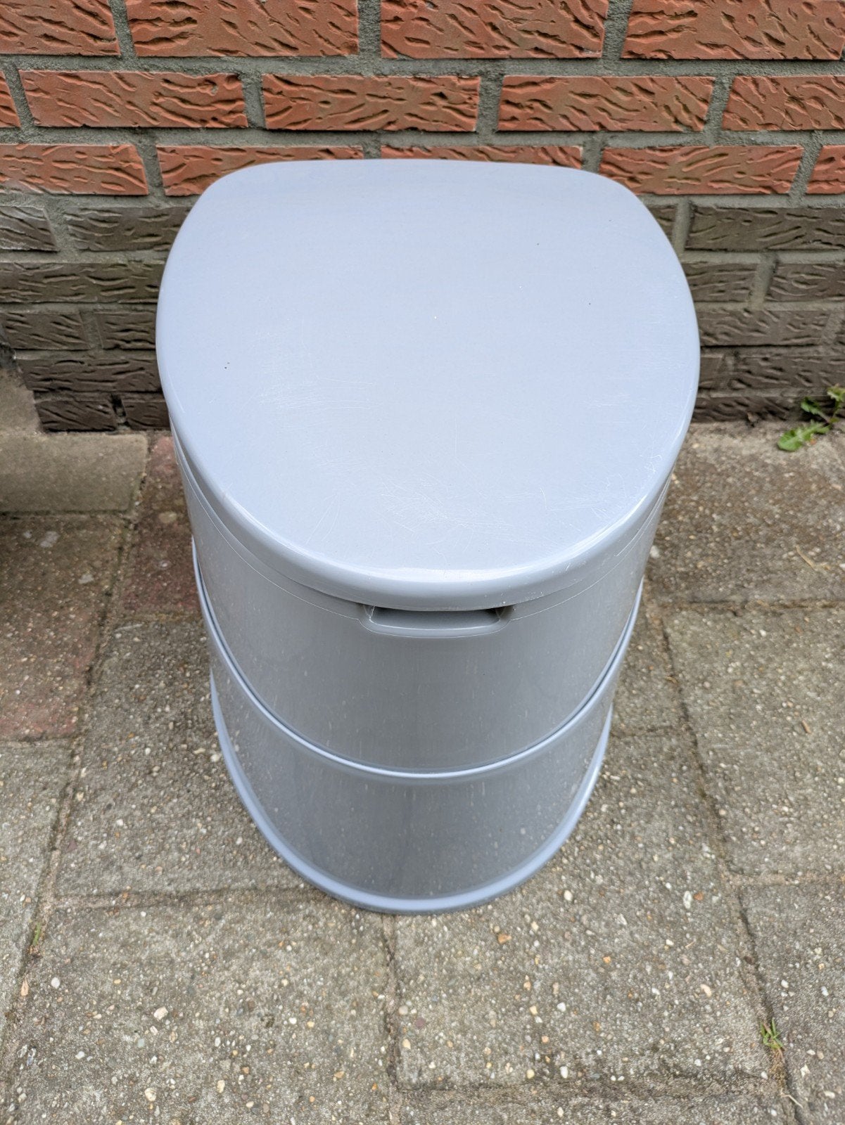 Camping toilet draagbaar, Ophalen