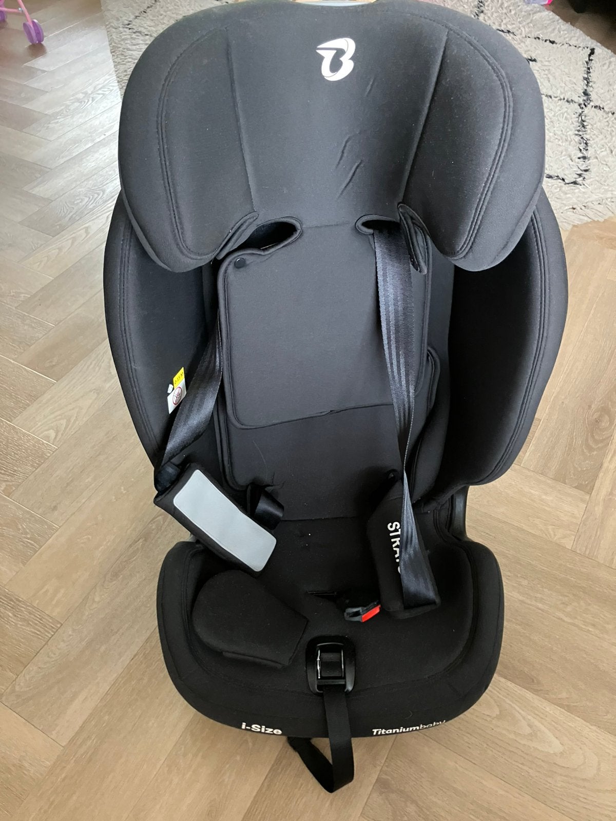 Titaniumbaby i-size zwart, Kinderen en Baby's, Autostoeltjes, 9 t/m 18 kg, Zo goed als nieuw, Isofix, Ophalen