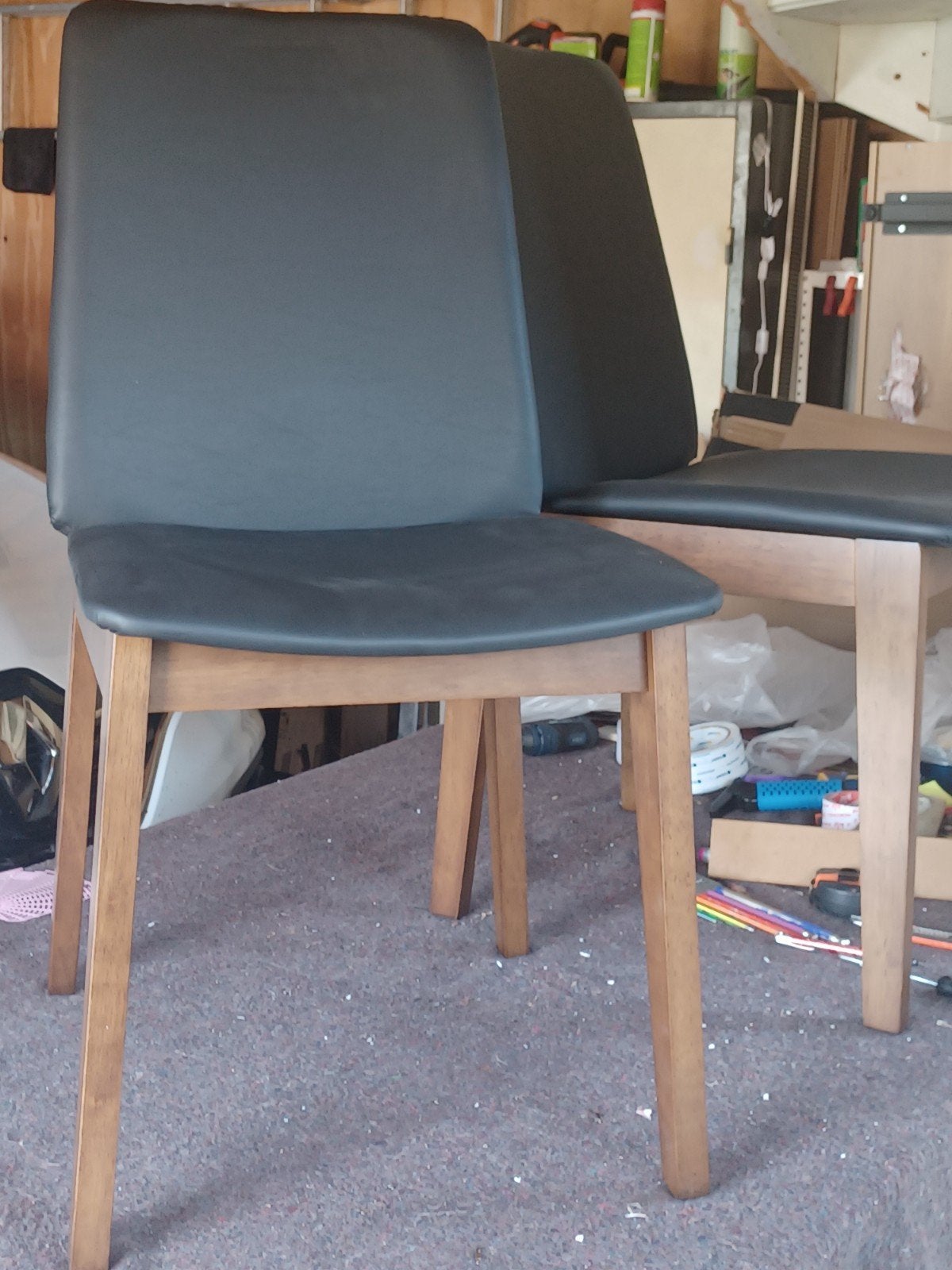 Twee bruine stoelen advertenties goed lezen, Huis en Inrichting, Stoelen, Ophalen, Gebruikt, Bruin, Twee
