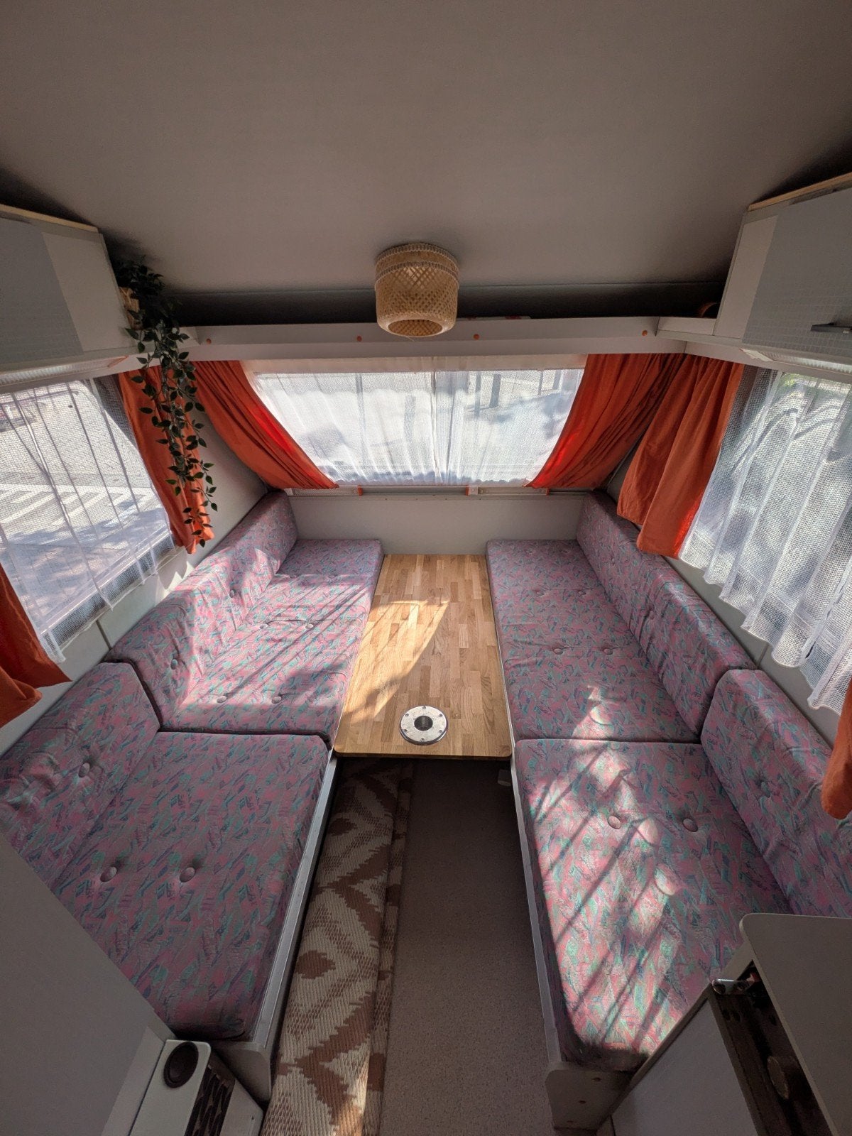 Kip kompakt caravan kussens, Ophalen