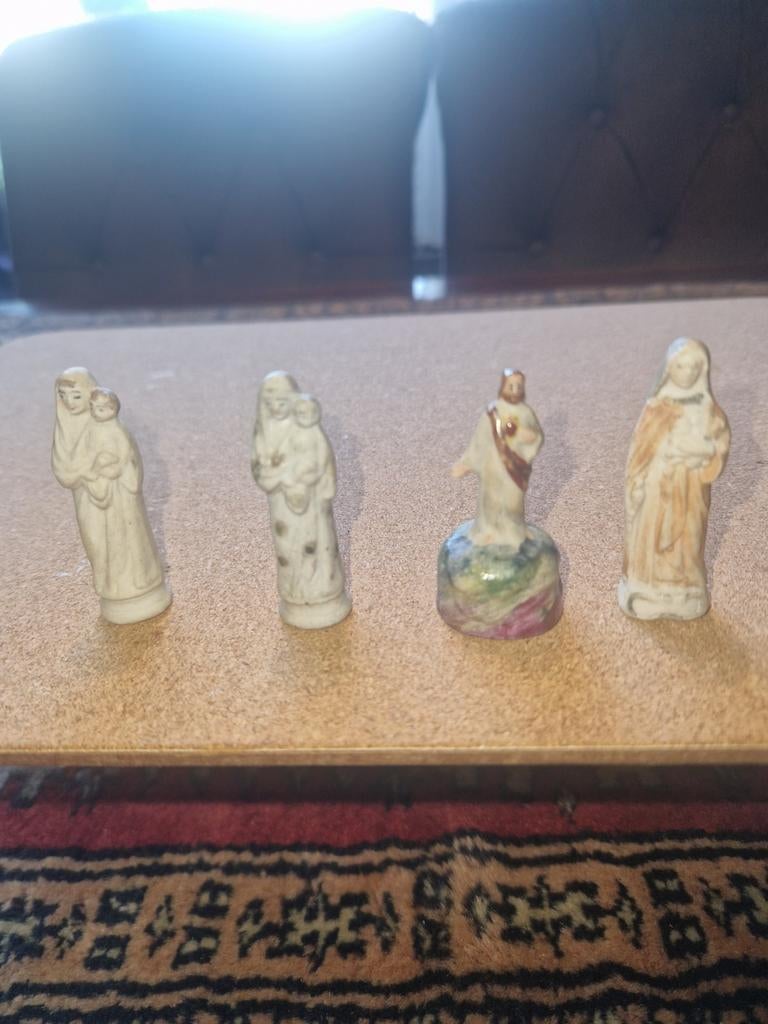 4 oude vuistbeeldjes 2 stuks maria kindje en theresia  jezus, Ophalen of Verzenden