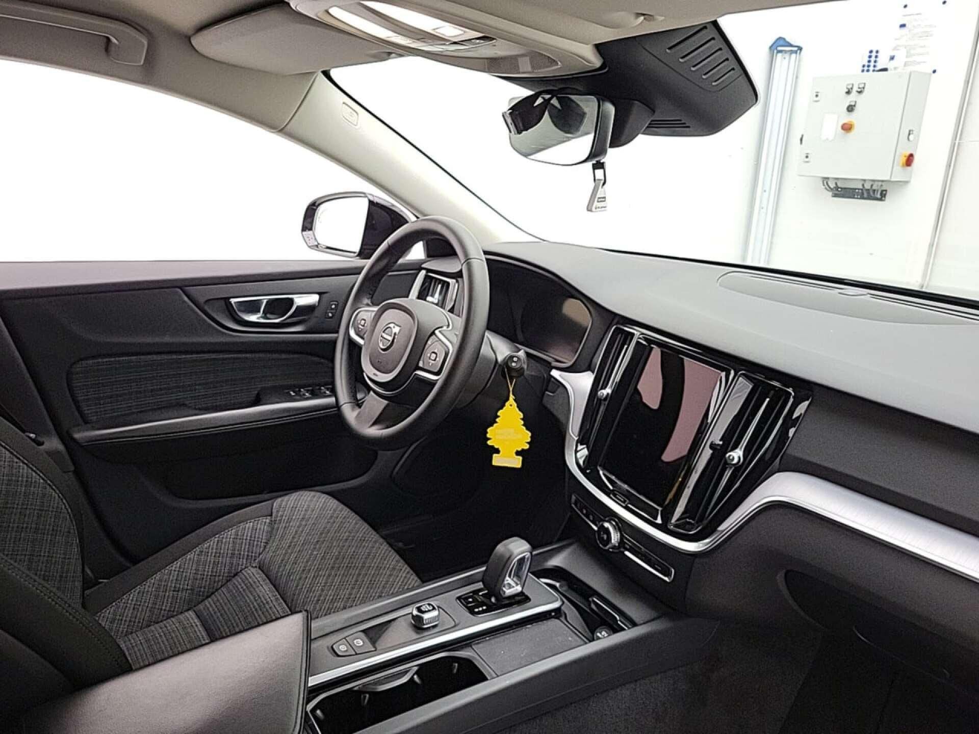 Volvo V60 2.0 B3 Essential, Auto's, Volvo, 12 maanden, Stof, Euro 6, 4 cilinders