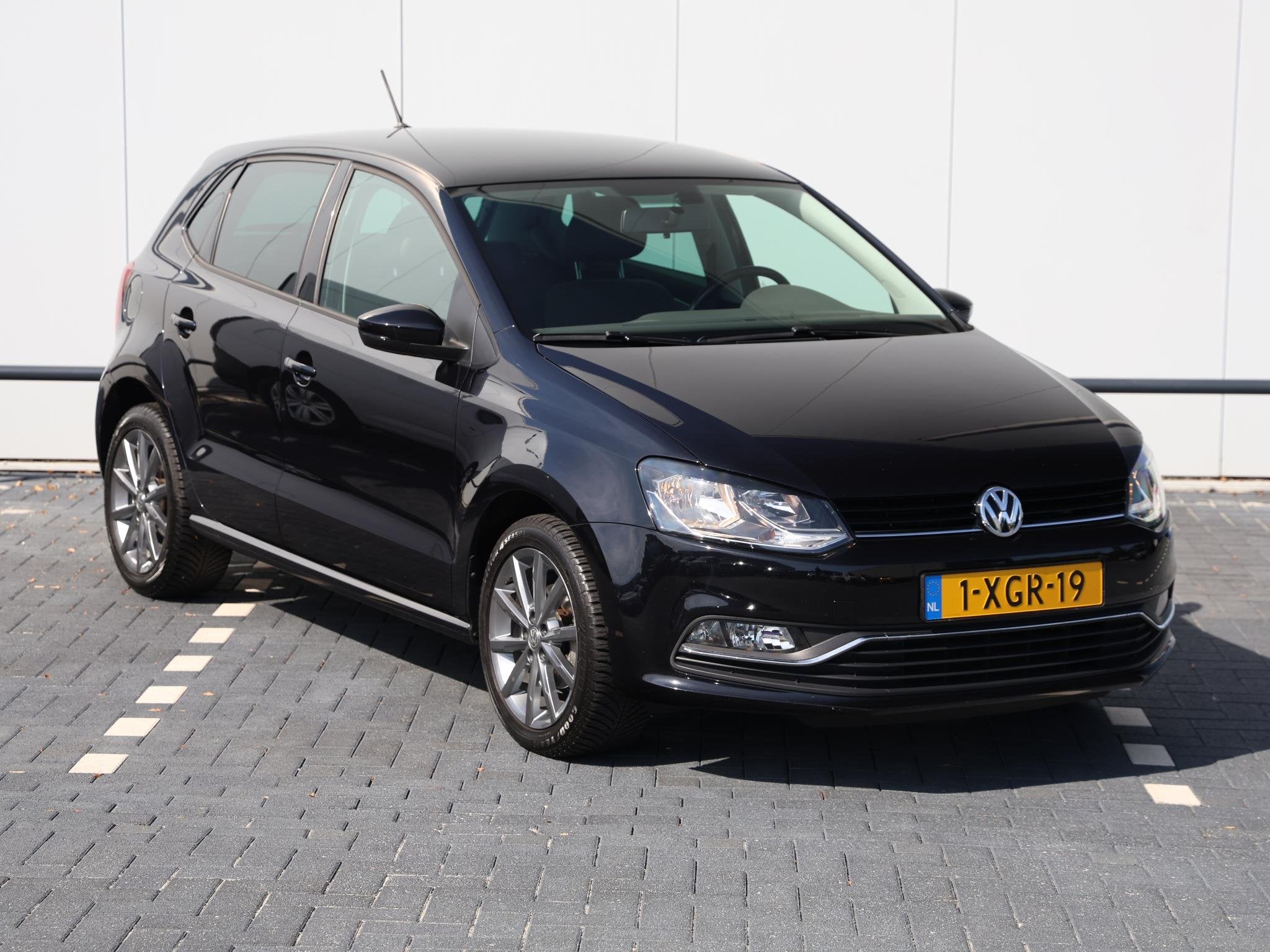 Volkswagen Polo 1.2 TSI First Edition 90pk | Dealer onderhou, Stof, Euro 6, 4 cilinders, Zwart